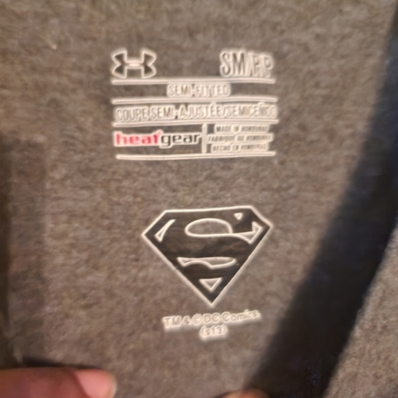 Under Armour Shirt Sz S Gray Superman Heatgear Semi Fitted Charged (spot) - Picture 5 of 12